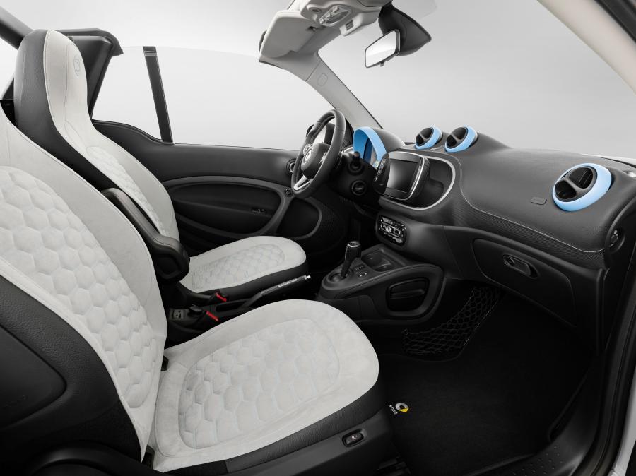  Smart ForTwo Cabrio Brabus Edition 2016 года  (фото 6 из 6)